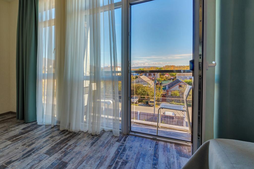 Стандарт 3-местный с видом на бассейн