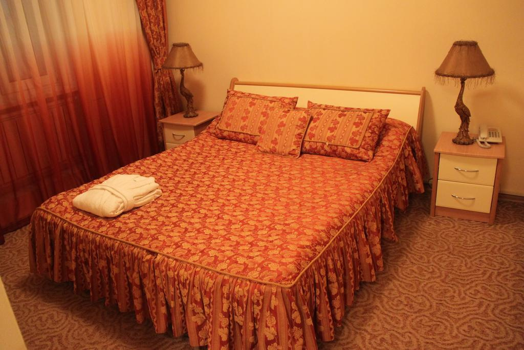 Полулюкс, основной корпус