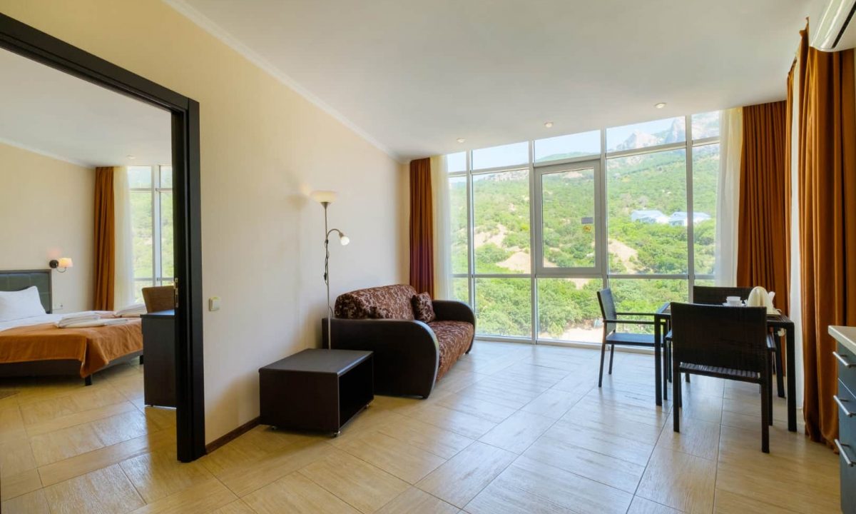 Люкс Семейный 3-местный горы