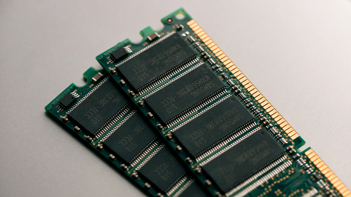 Серверная память 2025–2026: DDR5, LRDIMM, HBM3e и новые форм-факторы