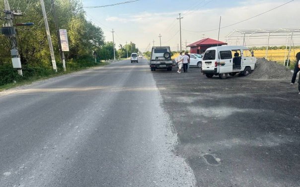 В Самарканде водитель Damas наехал на группу подростков, есть пострадавшие — видео