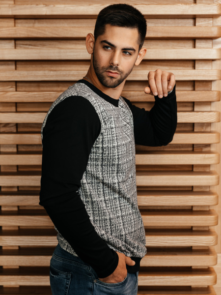 Свитшот "В крапинку с черным рукавом"