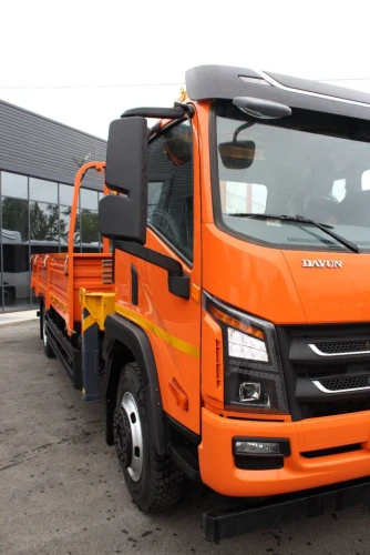 Автомобиль DAYUN CGC1120D грузовой бортовой с КМУ XCMG SQS 125-4