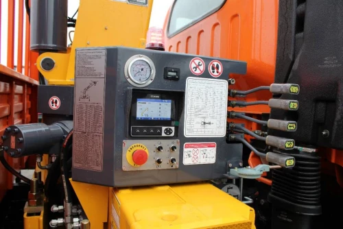 Автомобиль DAYUN CGC1120D грузовой бортовой с КМУ XCMG SQS 125-4