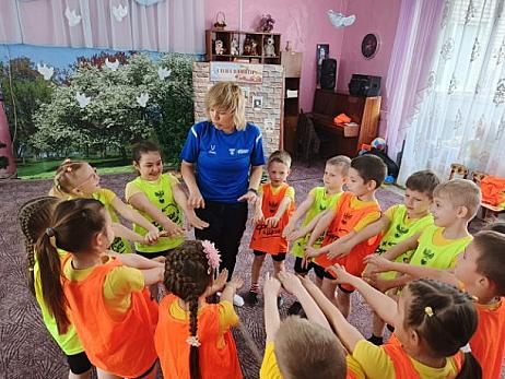 В детских садах Ахтубинского района прошёл Всероссийский фестиваль Футбол в школе совместно с региональным методистом проекта Алисой Долотказиной.