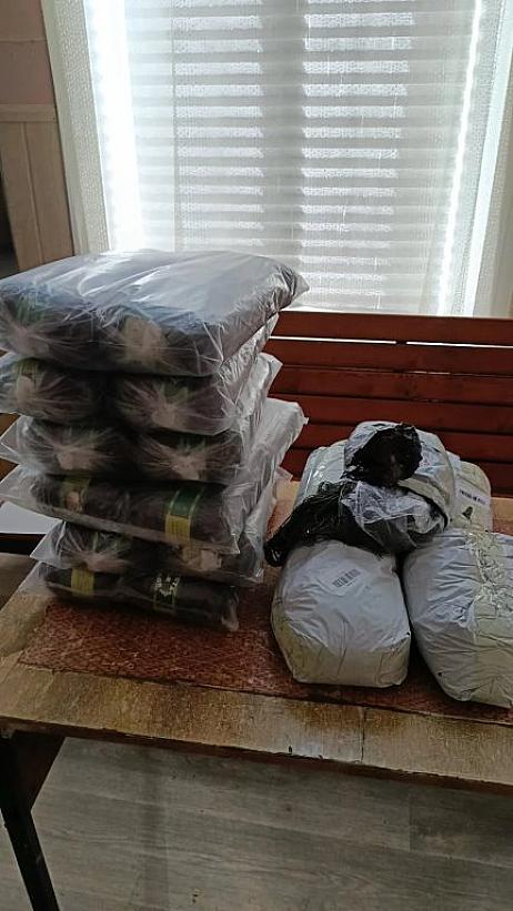 Волонтёры из села Сокрутовка ежедневно плетут маскировочные сети и вяжут тёплые носки для поддержки наших бойцов в зоне СВО.