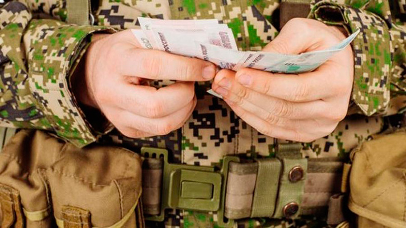 Военные  и силовики получат по 15 тысяч рублей