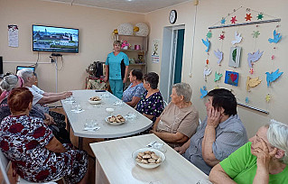 В Обливском ЦСО пожилые осваивают «Виртуальный туризм»