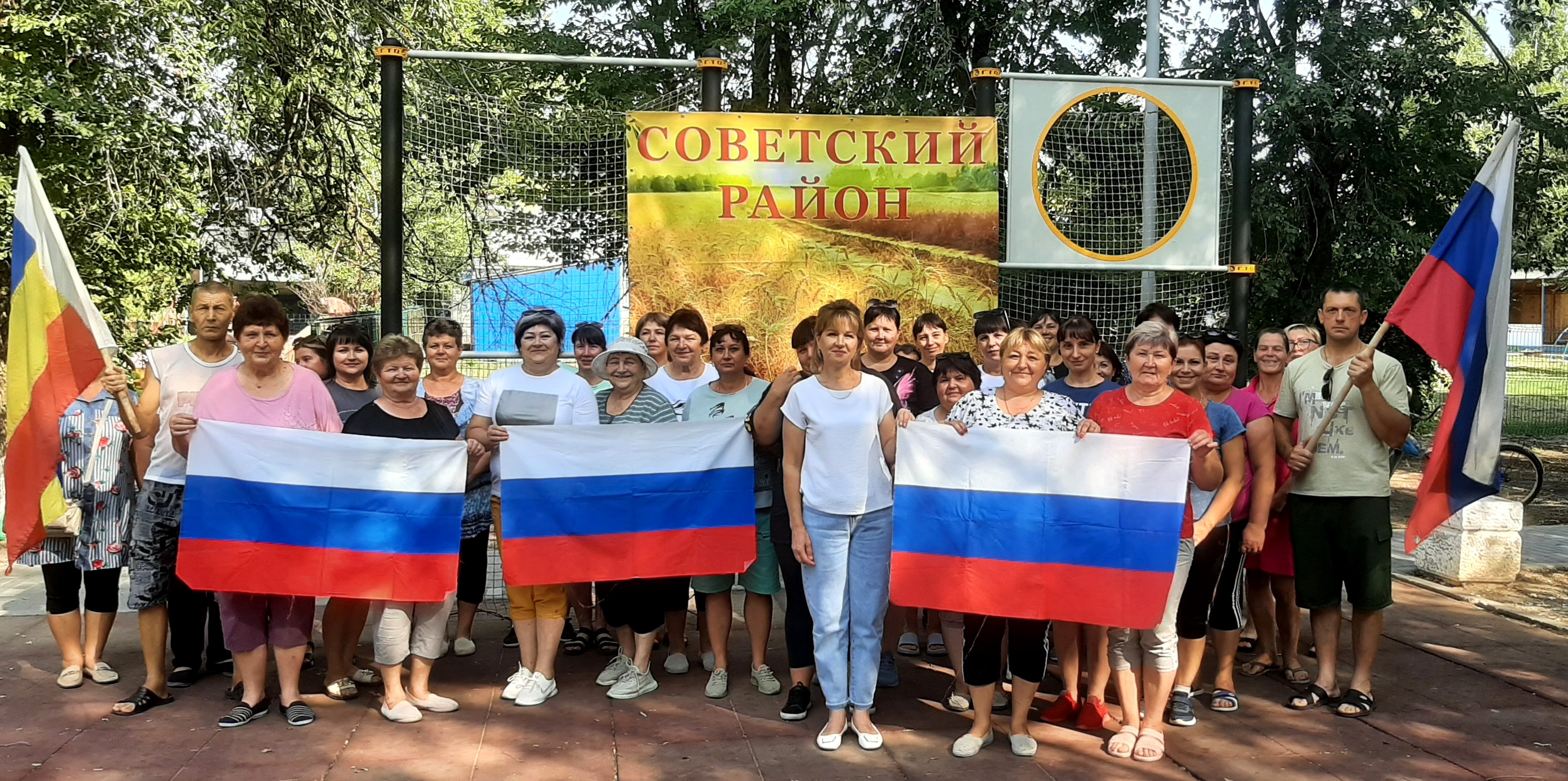 В Обливском и Советском районах прошли мероприятия, посвященные Дню Государственного флага