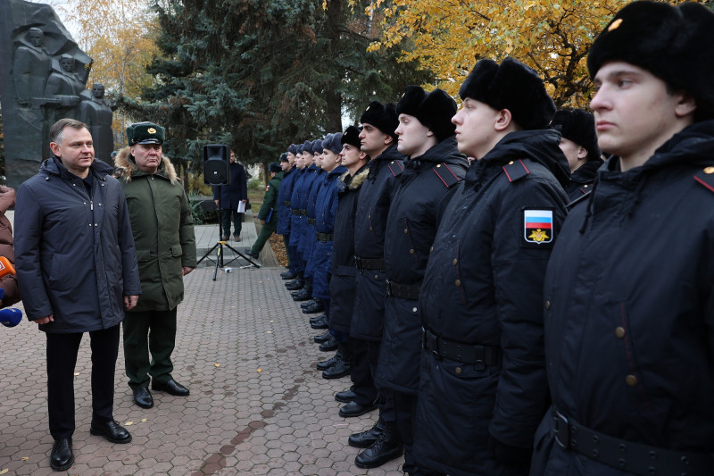 Встать в строй: 200 призывников отправились к местам несения службы