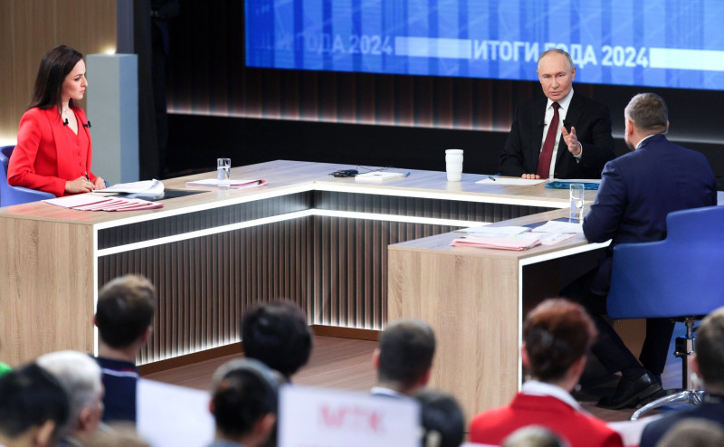 Четыре с половиной часа и 70 вопросов: Президент РФ Владимир Путин подвел итоги года
