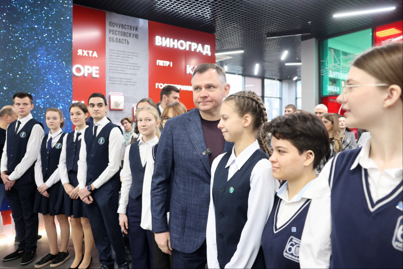 Юрий Слюсарь открыл выставку, посвященную уникальному Донскому краю