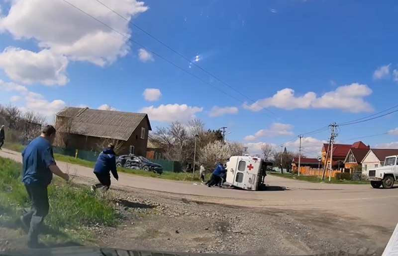 В Ростовской области «Скорая» попала в ДТП