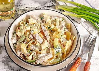 Салат с блинчиками, ветчиной и огурцом