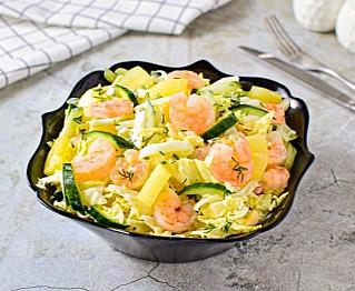 Салат с ананасом, креветками и пекинской капустой