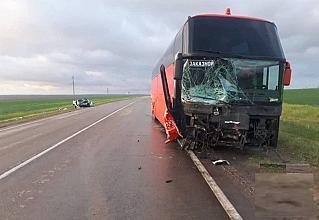 Выехал на встречку и попал под автобус
