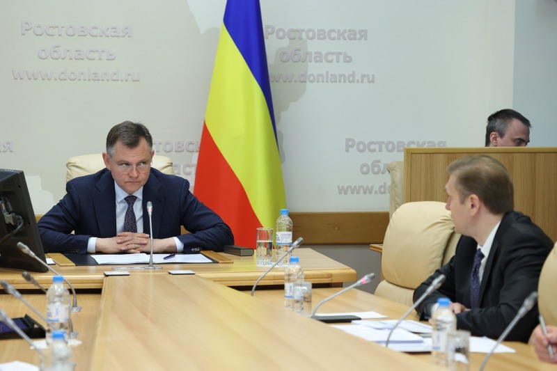 Юрий Слюсарь поручил оперативно завершить ремонт на Аллее Славы в Морозовском районе