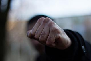Пьяный мужчина до смерти избил свою мать