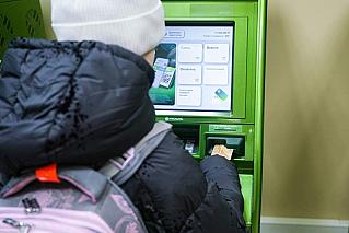 Банкам запретят заключать договоры с подростками без согласия родителей