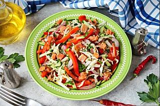 Салат с семгой и перцем