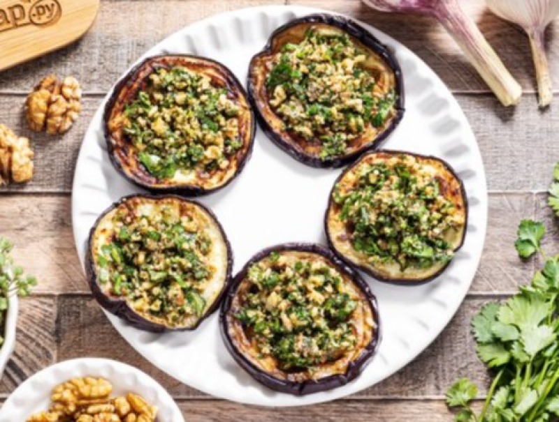 Баклажаны с чесноком и орехами