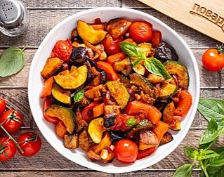 Рататуй с картошкой на сковороде