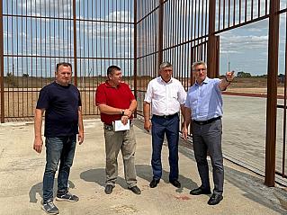 Готовность более 60 процентов: донской министр спорта оценил ход работ по ремонту стадиона в Обливской