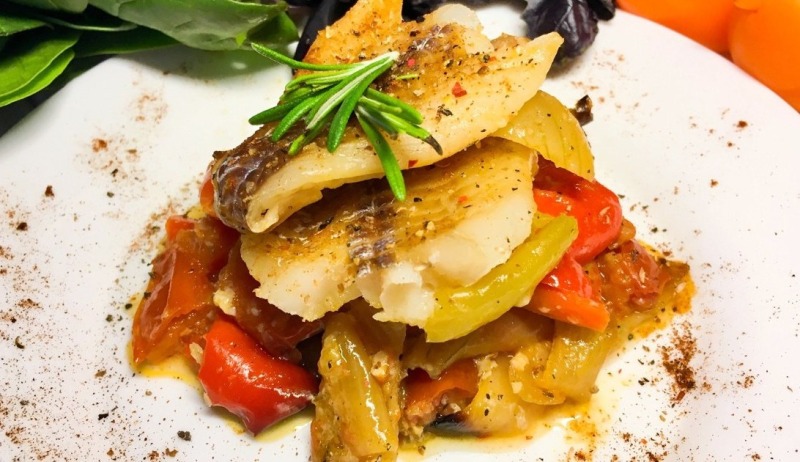 Минтай с овощами