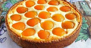 Творожный пирог с абрикосами и медом
