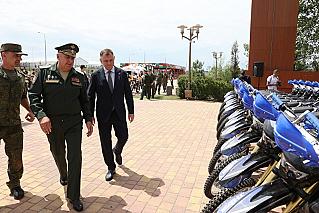 Юрий Слюсарь передал военнослужащим ЮВО 100 кроссовых мотоциклов