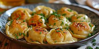 Жареные пельмени с сыром