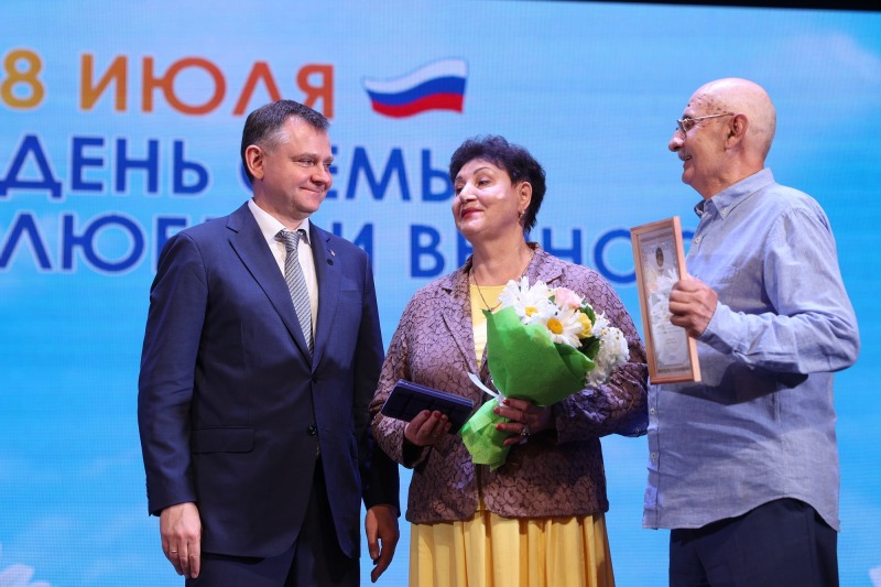 Семейный разговор с главой региона: Юрий Слюсарь анонсировал новые меры поддержки семей