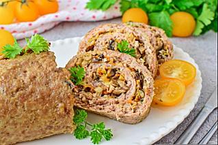 Рулет из фарша с грибами