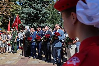 Юрий Слюсарь почтил память Алексея Береста, удостоенного звания Героя России