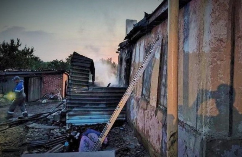 В Ростовской области при пожаре погибли две сестры из многодетной семьи