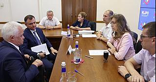 Юрий Слюсарь первым подал документы в избирком для участия в выборах губернатора Дона