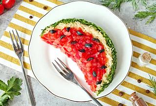 Салат "Арбузная долька" с курицей и грибами