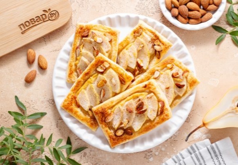 Слойки с грушами и орехами