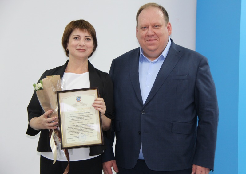 Сотрудники Обливского и Советского МФЦ получили областные награды