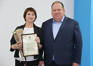 Сотрудники Обливского и Советского МФЦ получили областные награды