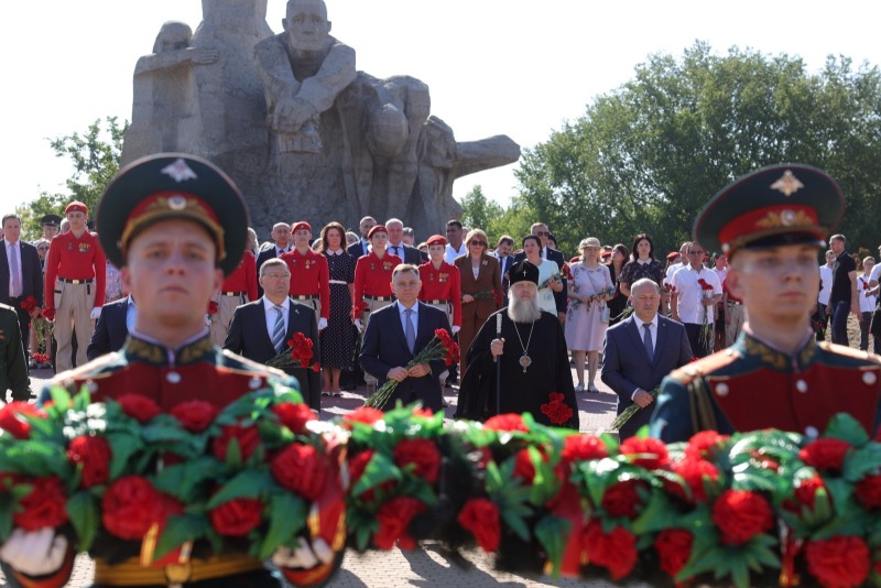 Жители Ростовской области почтили память жертв массового расстрела на Змиевской балке