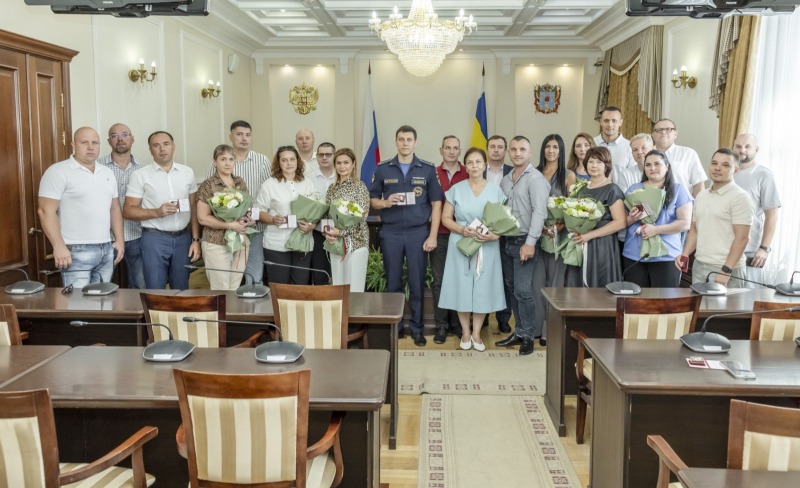 На Дону вручили награды почетным донорам региона
