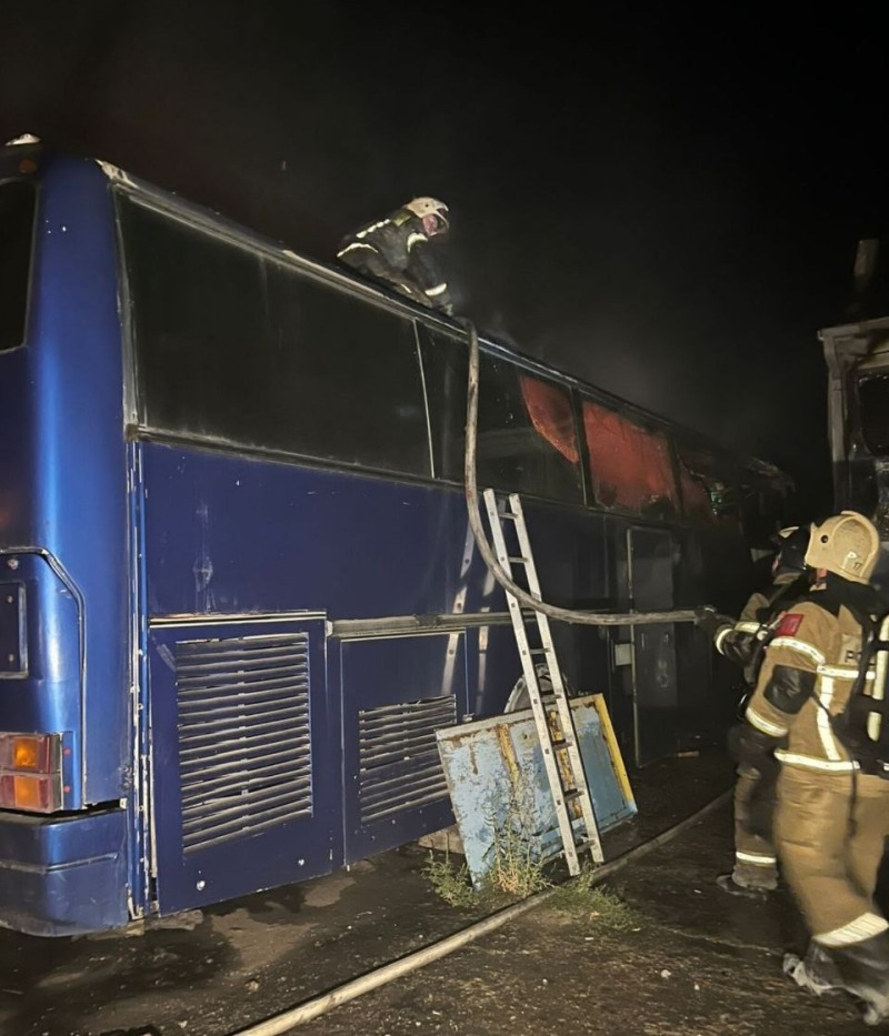 В Ростовской области сгорело два автобуса