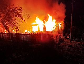 В Ростовской области загорелись три дома
