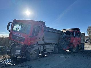 В Ростовской области водителя зажало в кабине грузовика