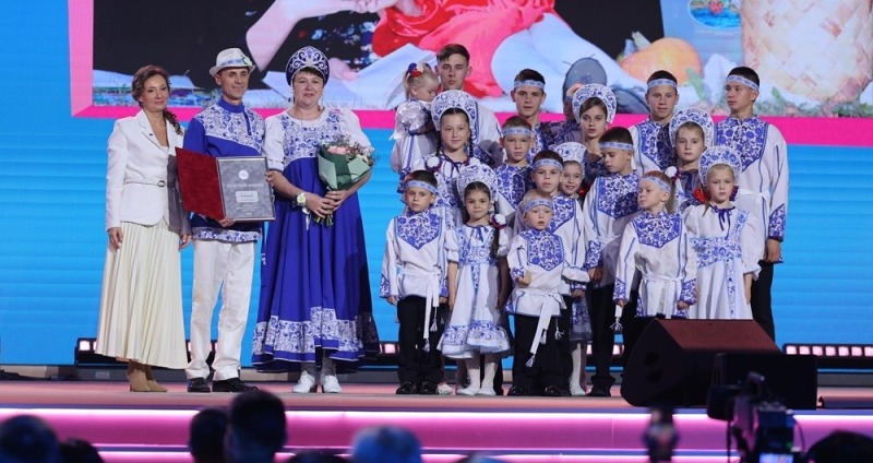89 семей из разных регионов России стали победителями конкурса «Семья года»