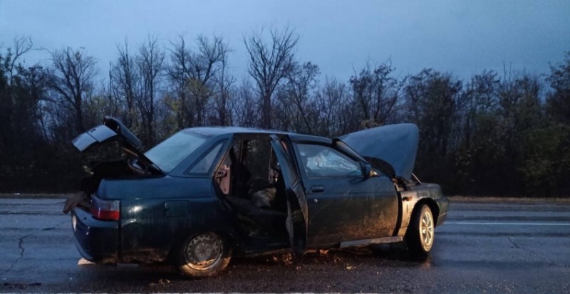 Пожилой водитель погиб в лобовом столкновении с фурой в Ростовской области