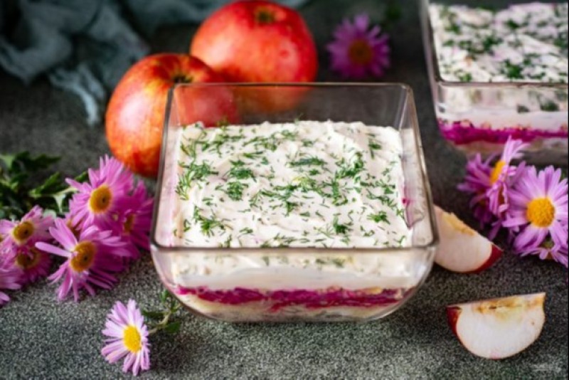 Селедка под шубой с яблоками