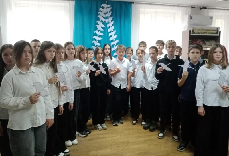 «Летят в бессмертье журавли»: в Обливской библиотеке прошел Урок памяти