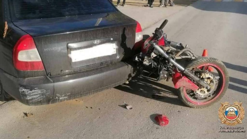 Двое подростков пострадали в ДТП с мотоциклом в Ростовской области